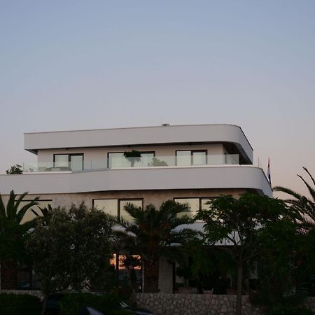 Apartments Dernaj วีร์ ภายนอก รูปภาพ