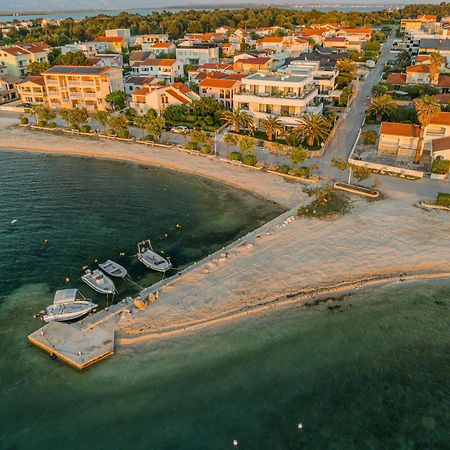 Apartments Dernaj วีร์ ภายนอก รูปภาพ