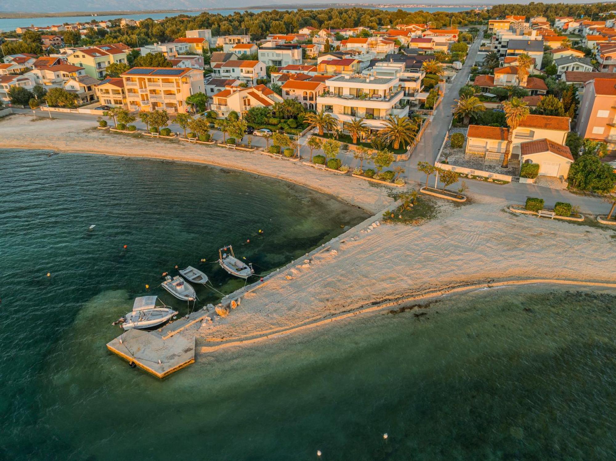 Apartments Dernaj วีร์ ภายนอก รูปภาพ
