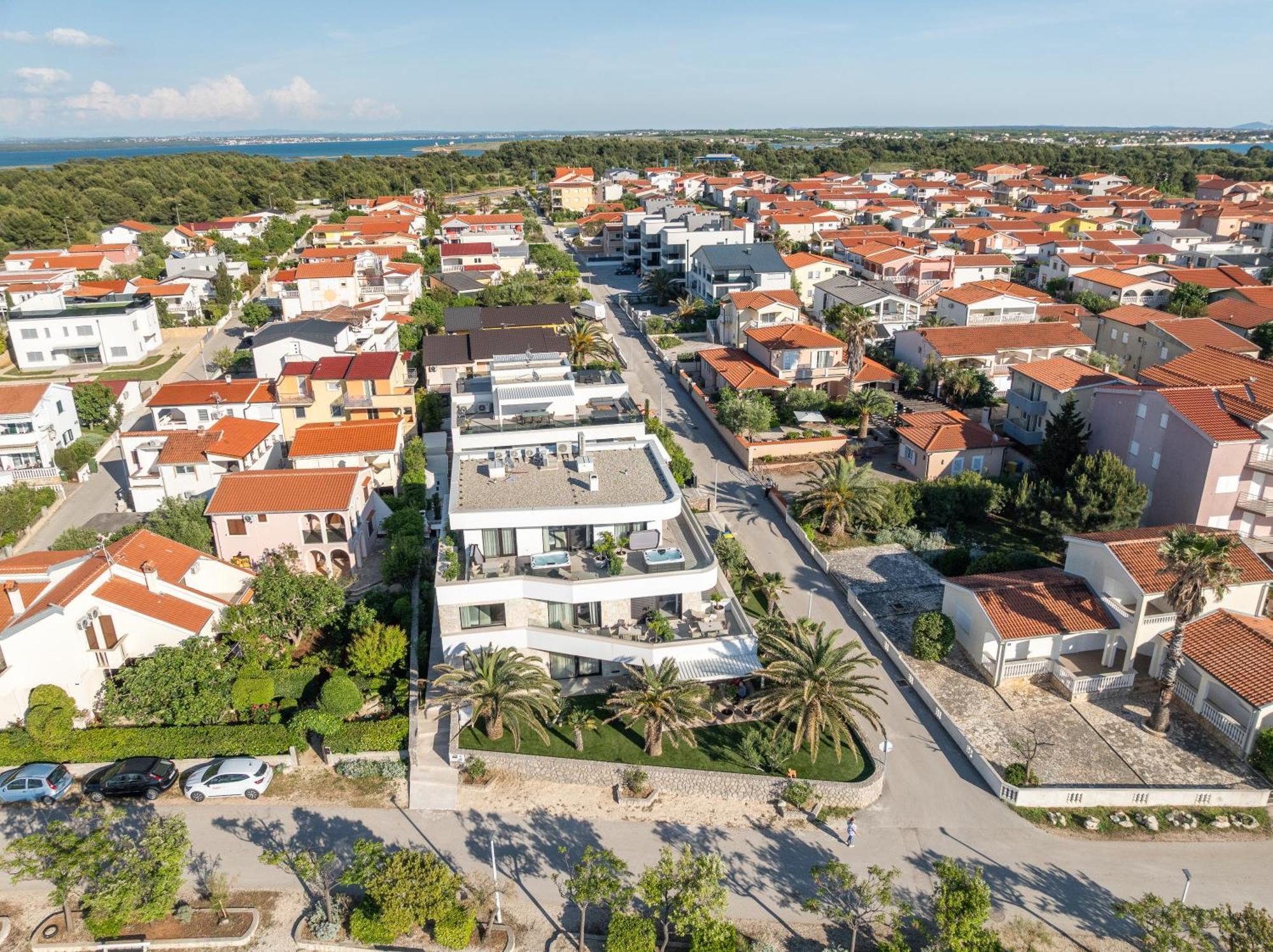 Apartments Dernaj วีร์ ภายนอก รูปภาพ