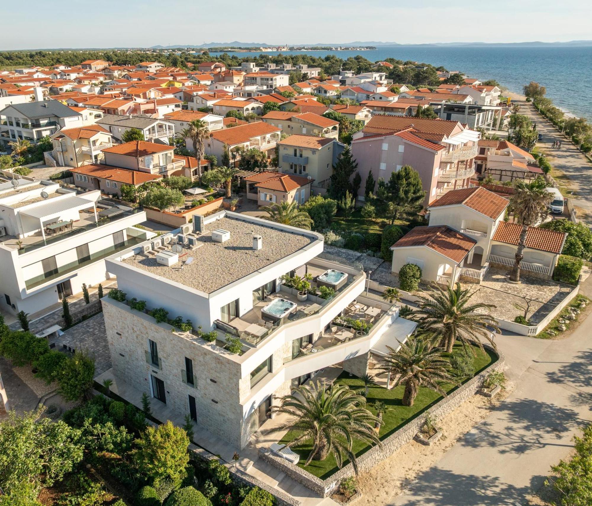 Apartments Dernaj วีร์ ภายนอก รูปภาพ